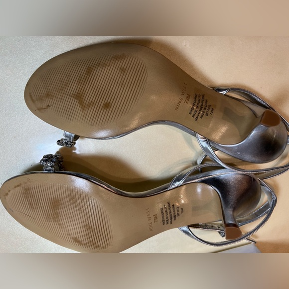 Nine West Off Course Silver Crystal flower dress shoes 7.5 - Picture 11 of 11